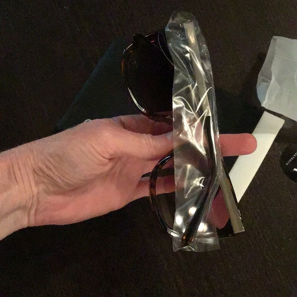 Last 1! Quay Capricorn Sunnies rare! - Picture 5 of 10